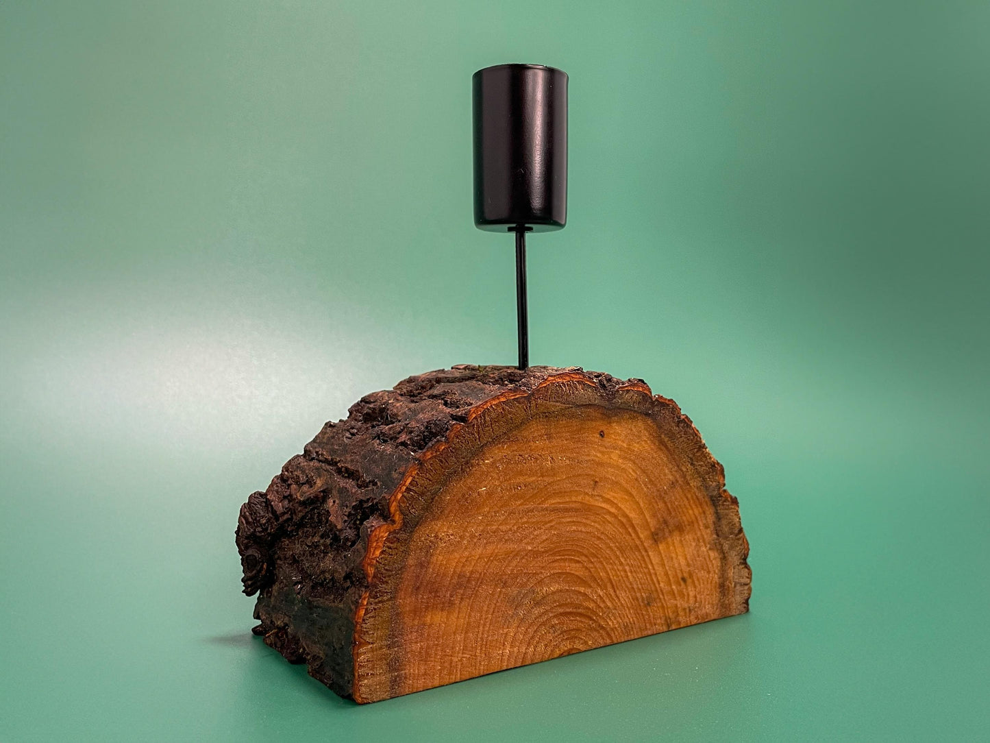 Handgefertigter Kerzenständer aus Baumscheibe – rustikale Deko für Advent & Weihnachten