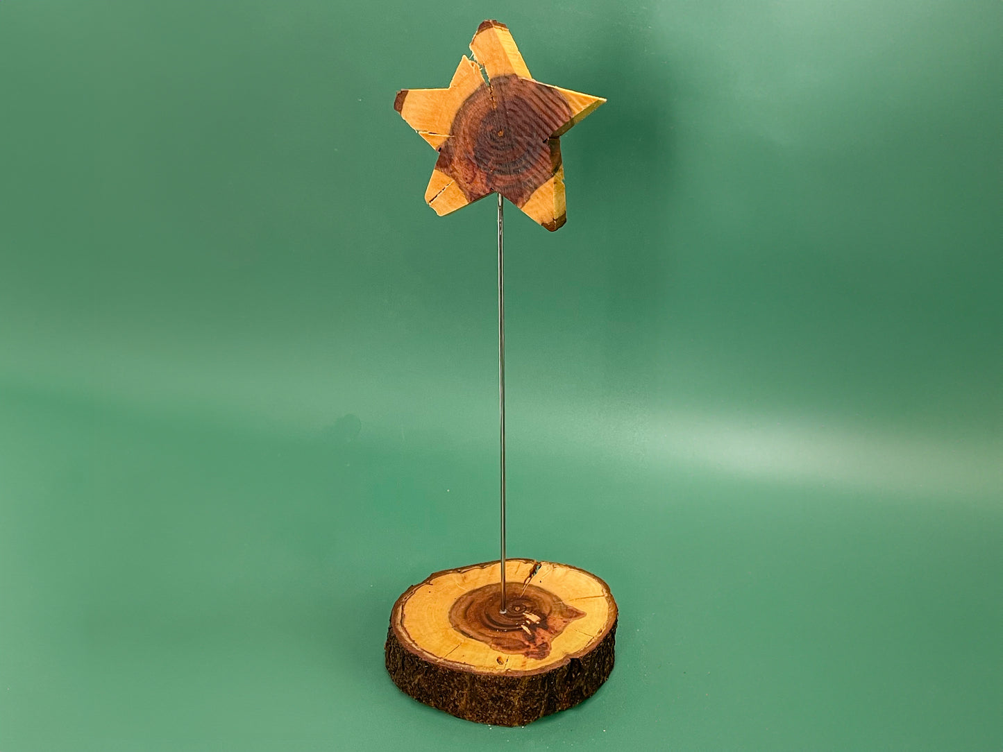 Handgefertigter Holzstern auf Stab – weihnachtliche Dekoration & Geschenkidee