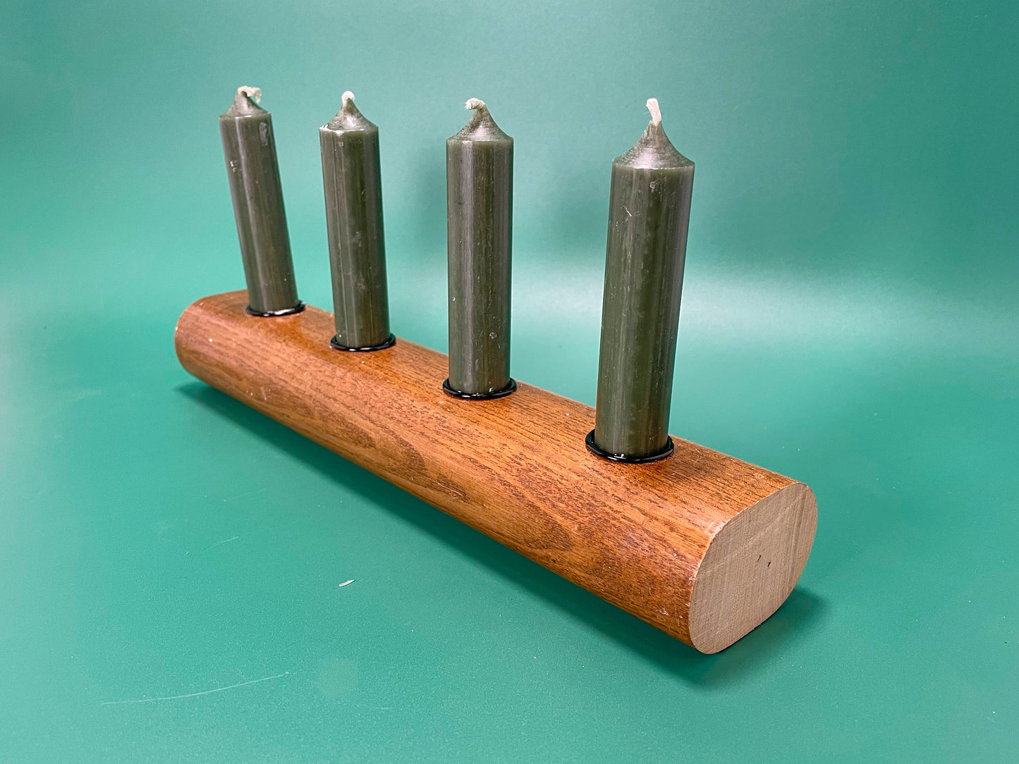 Upcycling Adventskranz aus altem Eichen-Tischbein – nachhaltiges Einzelstück für die Adventszeit