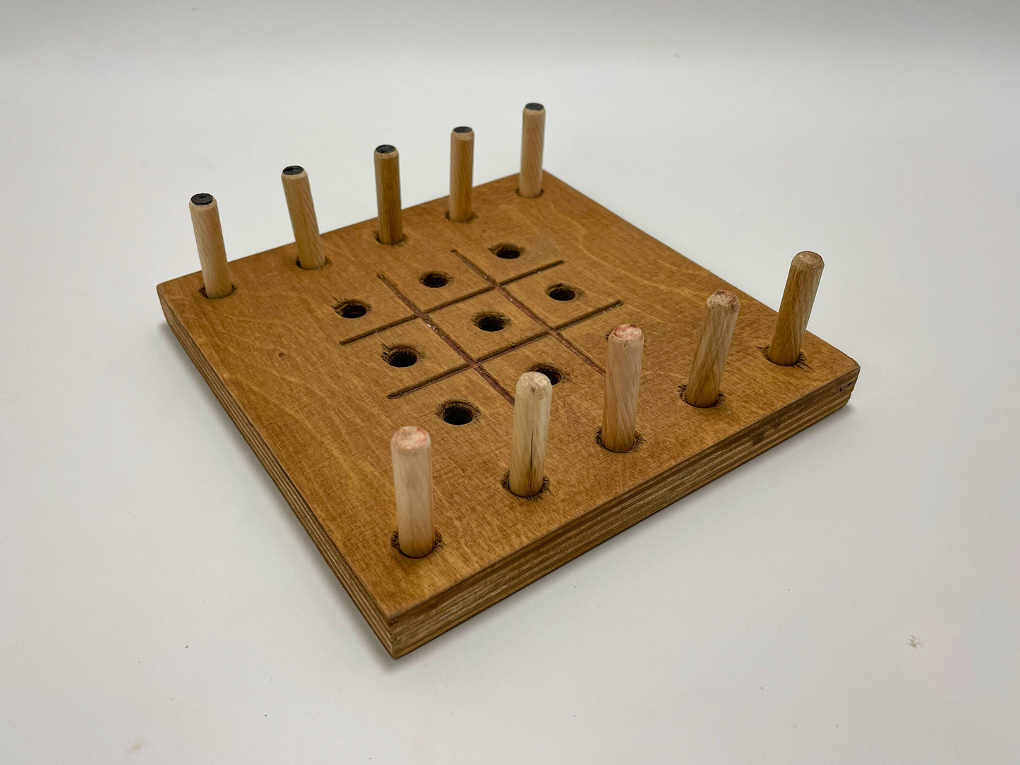 Handgefertigtes Holz-Brettspiel „Tic Tac Toe / Drei gewinnt“ – Spieleklassiker