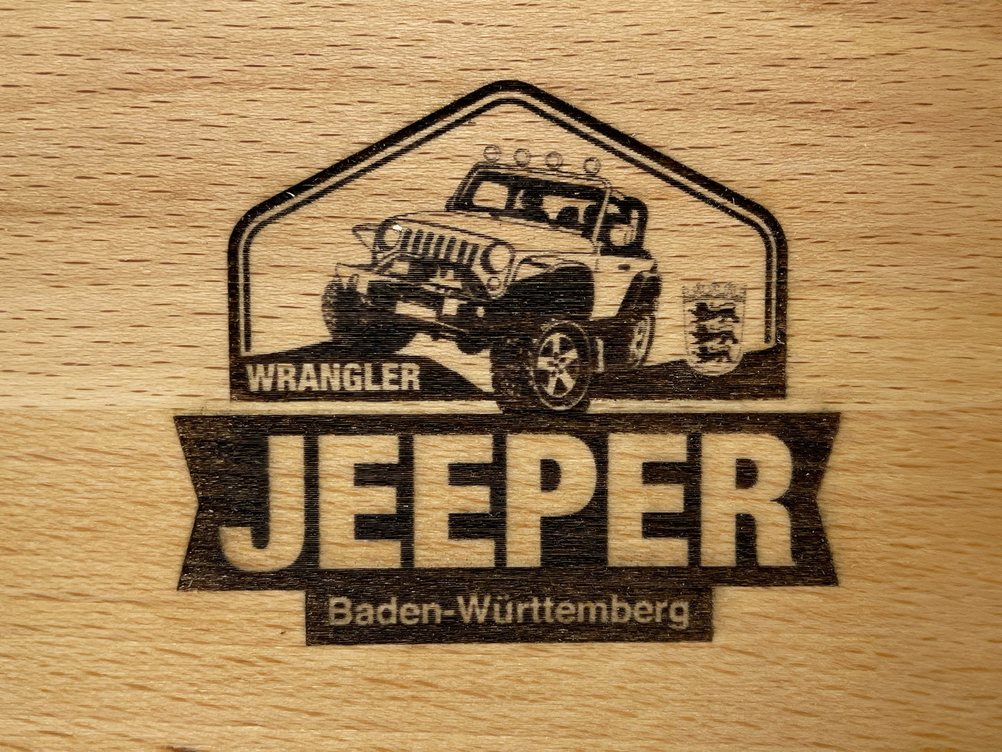 Handgefertigtes Vesperbrett aus Buchenholz – Wrangler Jeeper Baden-Württemberg Edition