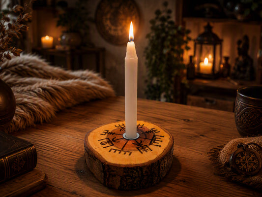 Handgefertigter Kerzenhalter aus Holz – Vegvisir Wikingerkompass