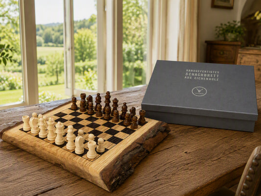 Rustikales Schachbrett Eiche | Handgemachtes Schachspiel mit Figuren | Wohnaccessoire & Geschenkidee
