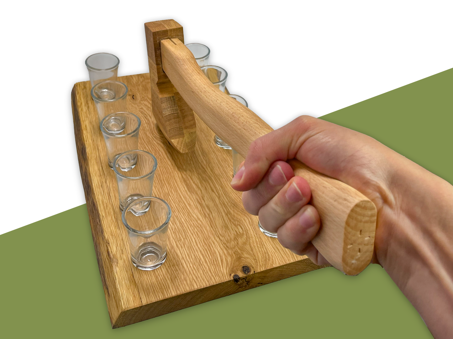 SchnAXTbrett – Handgefertigtes Schnapsbrett aus Eichenholz mit Baumkante