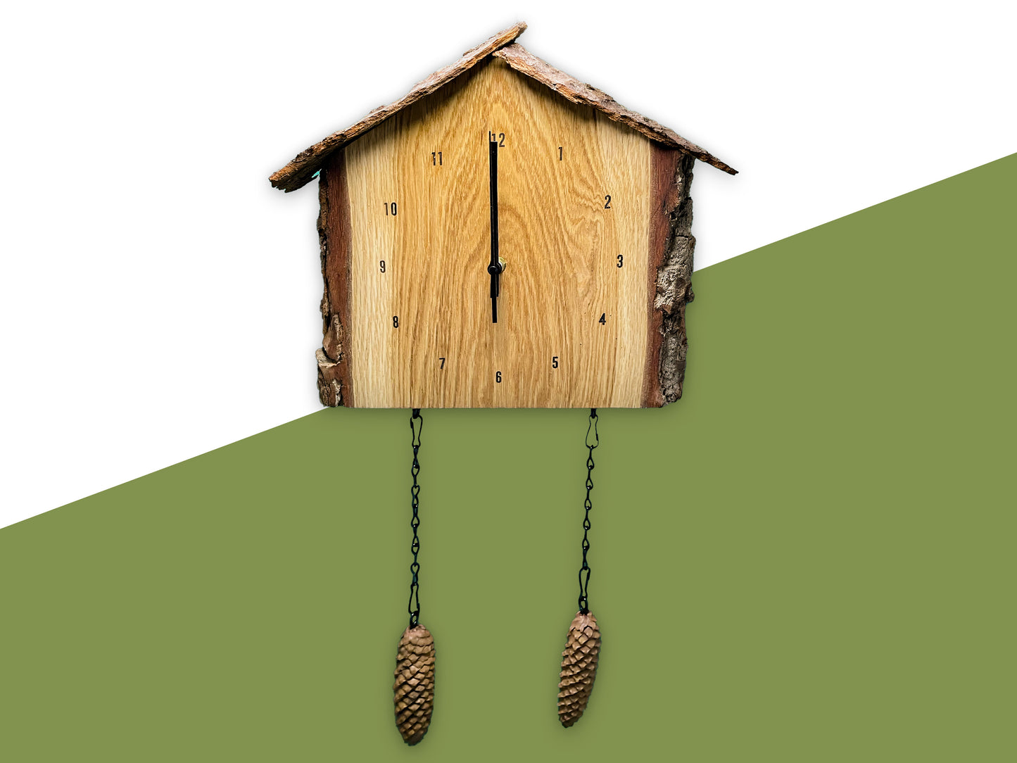 Schwarzwalduhr aus rustikalem Eichenholz – Handgefertigte Wanduhr im Naturdesign