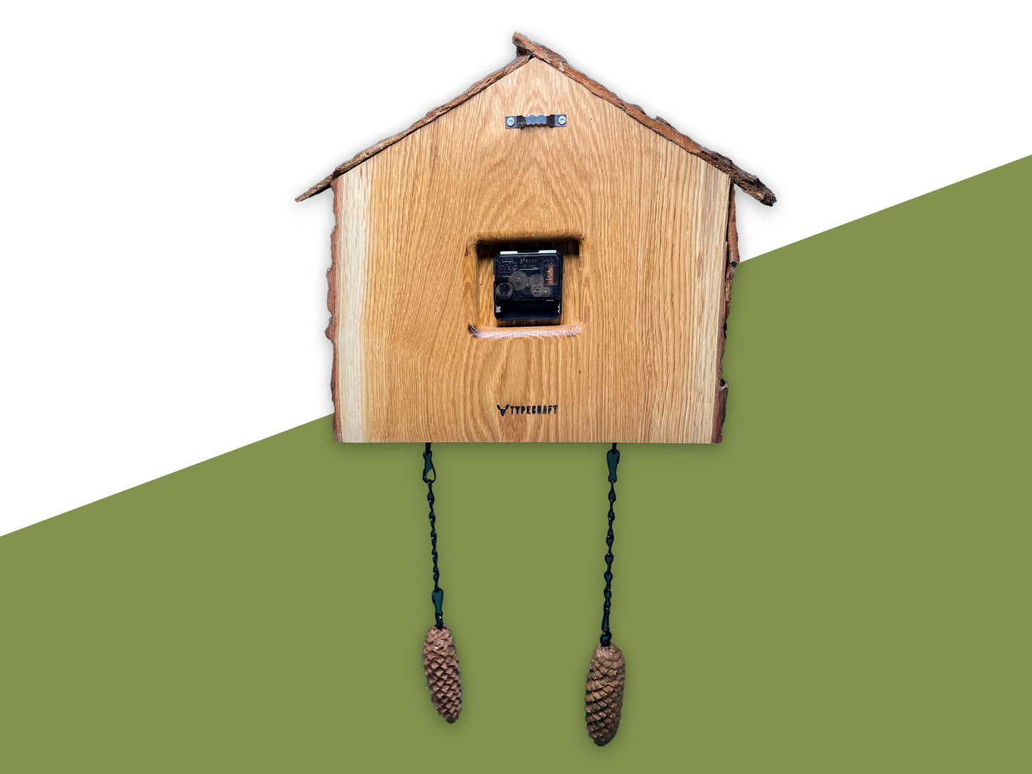 Schwarzwalduhr aus rustikalem Eichenholz – Handgefertigte Wanduhr im Naturdesign