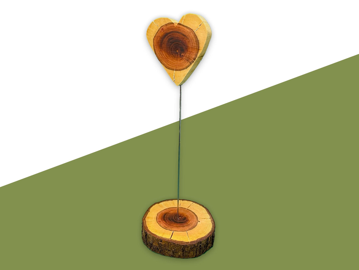 Handgefertigtes Holzherz auf Stab – romantische Dekoration & Geschenkidee