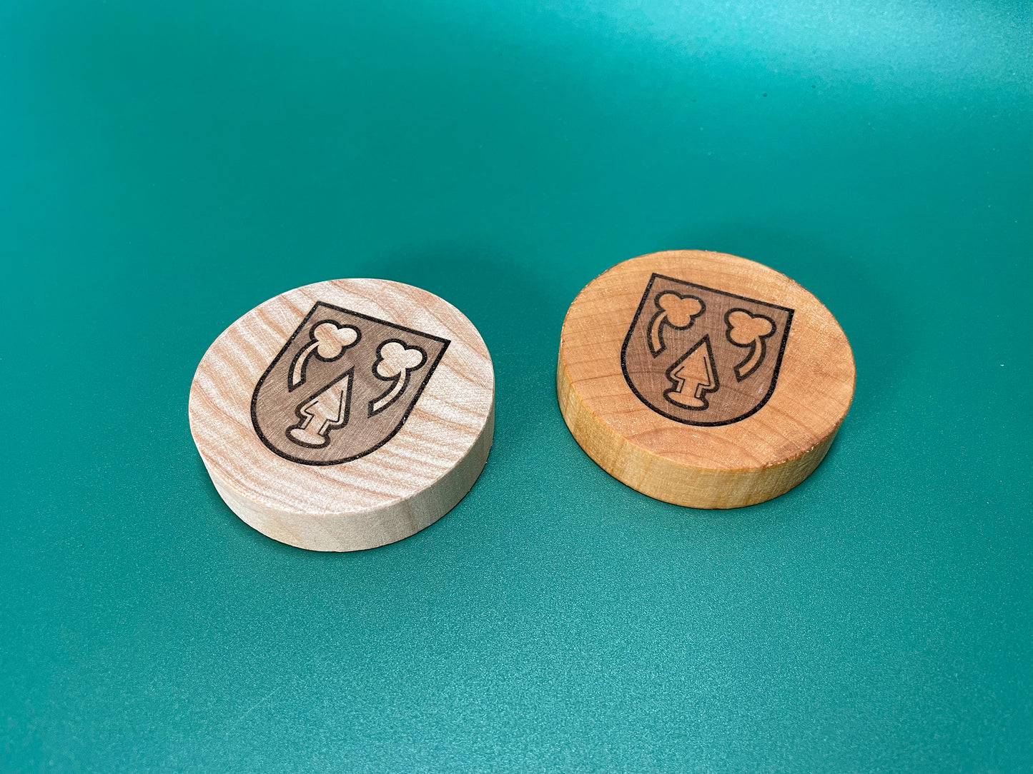 Flaschenöffner aus Buchenholz mit Lasergravur – Ettlingen Oberweier Edition